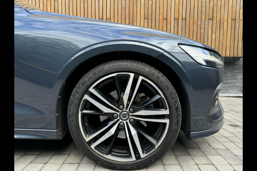 Volvo V60 2.0 B3 Business Pro Automaat | Navigatie | Camera | Half lederen/stof bekleding | Pilot Assist en Adaptieve Cruise control | Sto