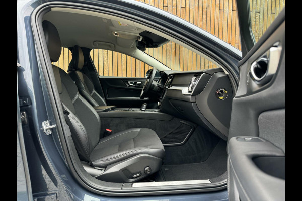 Volvo V60 2.0 B3 Business Pro Automaat | Navigatie | Camera | Half lederen/stof bekleding | Pilot Assist en Adaptieve Cruise control | Sto