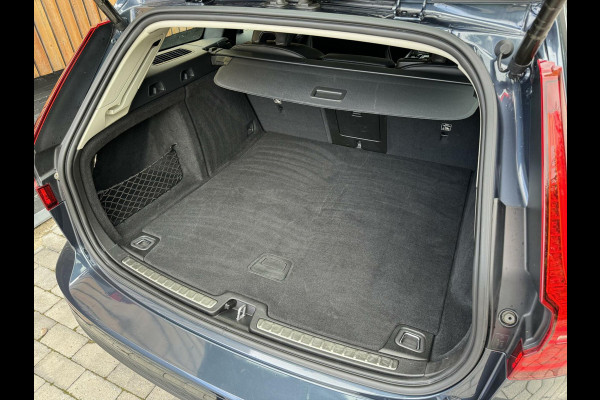 Volvo V60 2.0 B3 Business Pro Automaat | Navigatie | Camera | Half lederen/stof bekleding | Pilot Assist en Adaptieve Cruise control | Sto