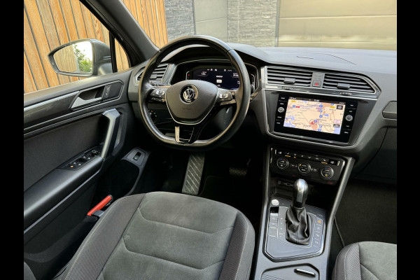 Volkswagen Tiguan 1.5 TSI ACT Highline Business R DSG | LED | Trekhaak | Stoelverwarming | Navigatiesysteem | Apple CarPlay | Parkeersensoren voor