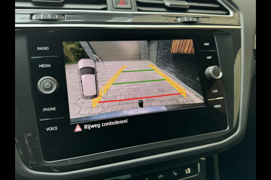 Volkswagen Tiguan 1.5 TSI ACT Highline Business R DSG | LED | Trekhaak | Stoelverwarming | Navigatiesysteem | Apple CarPlay | Parkeersensoren voor