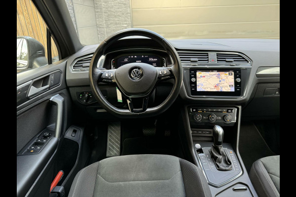 Volkswagen Tiguan 1.5 TSI ACT Highline Business R DSG | LED | Trekhaak | Stoelverwarming | Navigatiesysteem | Apple CarPlay | Parkeersensoren voor