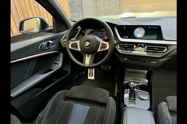 BMW 1-serie 118i M-sport Automaat | Panoramadak | Alcantara | HiFi | DAB | Achteruitrijcamera | LED | Stoel en stuurverwarming | Keyless ent