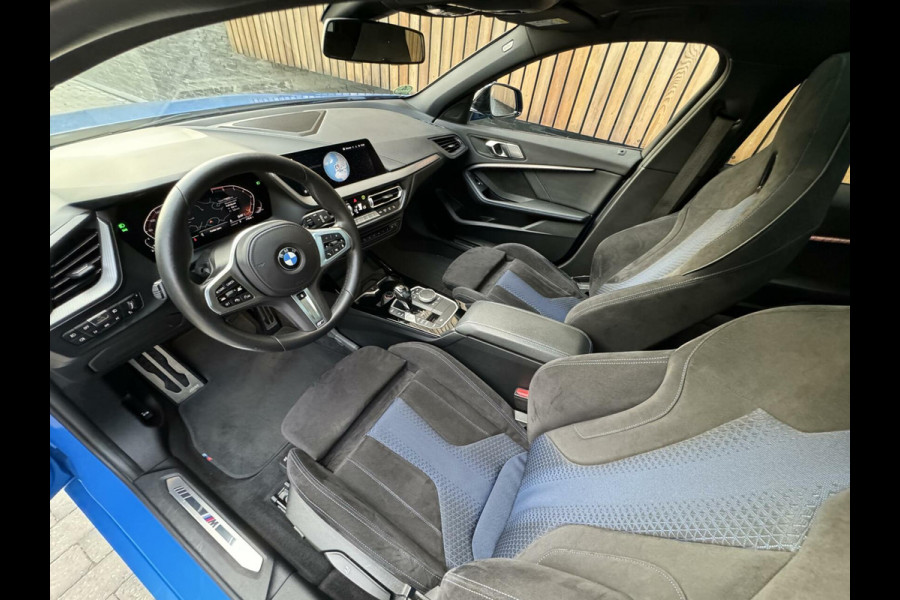 BMW 1-serie 118i M-sport Automaat | Panoramadak | Alcantara | HiFi | DAB | Achteruitrijcamera | LED | Stoel en stuurverwarming | Keyless ent