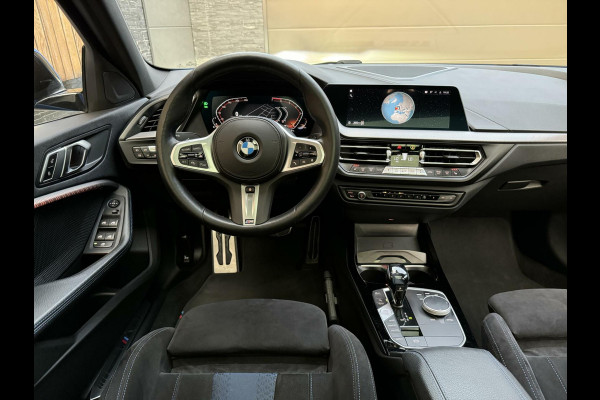 BMW 1-serie 118i M-sport Automaat | Panoramadak | Alcantara | HiFi | DAB | Achteruitrijcamera | LED | Stoel en stuurverwarming | Keyless ent