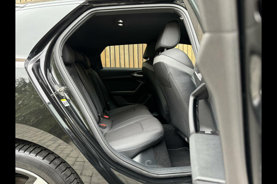Audi A1 Sportback 30 TFSI S Line Automaat | Apple CarPlay | LED verlichting | Parkeersensoren achter | Rode remklauwen | Airconditioning