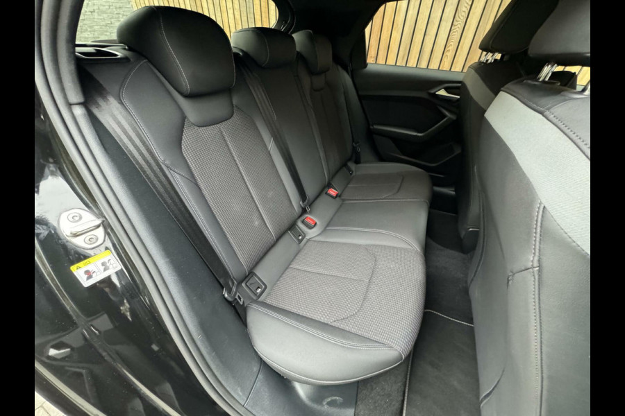 Audi A1 Sportback 30 TFSI S Line Automaat | Apple CarPlay | LED verlichting | Parkeersensoren achter | Rode remklauwen | Airconditioning