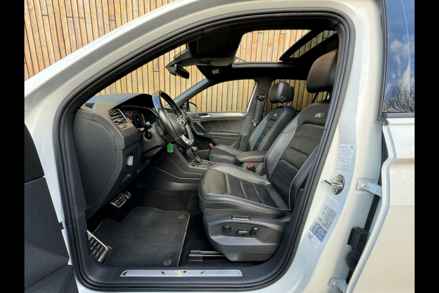 Volkswagen Tiguan 1.5 TSI R-line Automaat | Panorama | Leer | LED Verlichting | Actief Demping Systeem | Achteruitrijcamera | Black Style | 20 inc