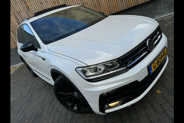 Volkswagen Tiguan 1.5 TSI R-line Automaat | Panorama | Leer | LED Verlichting | Actief Demping Systeem | Achteruitrijcamera | Black Style | 20 inc