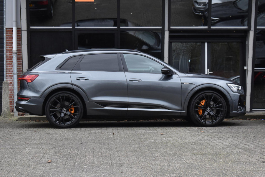 Audi e-tron e-tron 50 quattro Launch edition Black 71 kWh Pano Lane ACC Luchtvering