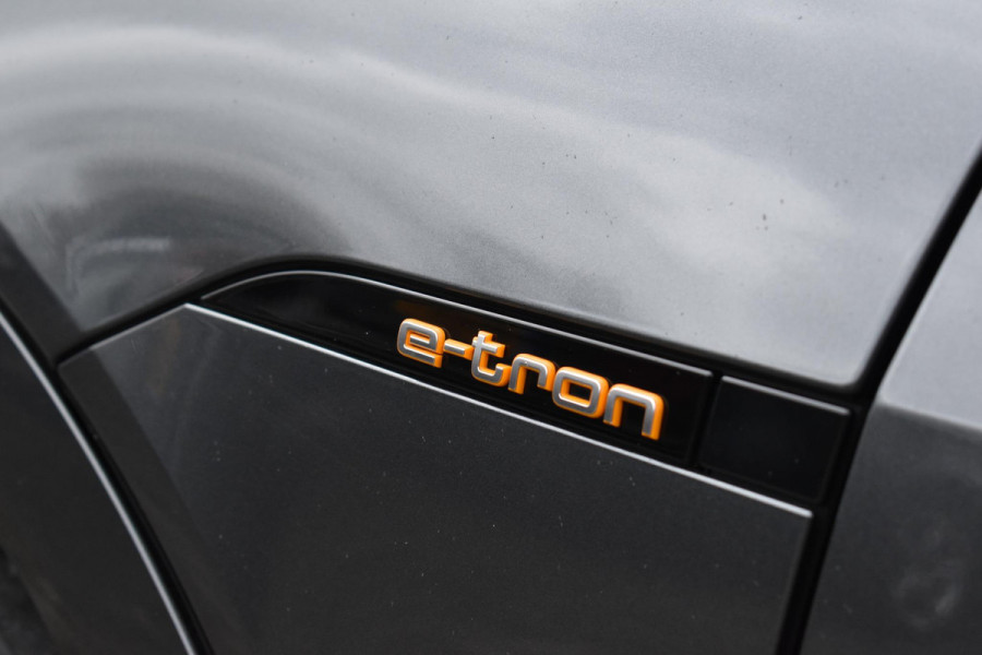 Audi e-tron e-tron 50 quattro Launch edition Black 71 kWh Pano Lane ACC Luchtvering