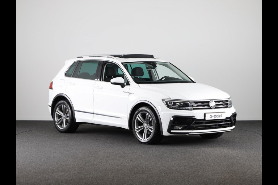 Volkswagen Tiguan 1.5 TSI ACT Highline R-line 150 pk Automaat (DSG) | Navigatie | Panoramadak | Parkeersensoren (Park assist) | Achteruitrijcamera | Adaptieve cruise control | Stoelverwarming |