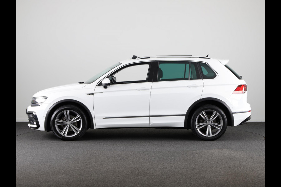 Volkswagen Tiguan 1.5 TSI ACT Highline R-line 150 pk Automaat (DSG) | Navigatie | Panoramadak | Parkeersensoren (Park assist) | Achteruitrijcamera | Adaptieve cruise control | Stoelverwarming |