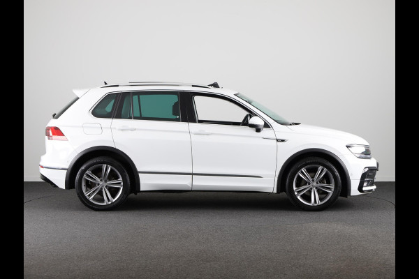 Volkswagen Tiguan 1.5 TSI ACT Highline R-line 150 pk Automaat (DSG) | Navigatie | Panoramadak | Parkeersensoren (Park assist) | Achteruitrijcamera | Adaptieve cruise control | Stoelverwarming |