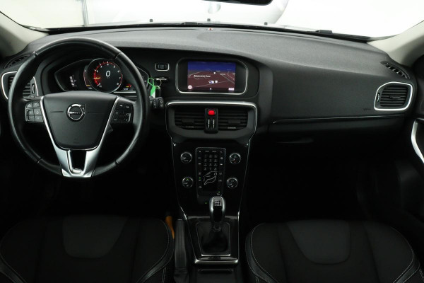 Volvo V40 2.0 T2 Nordic+ | Stoelverwarming | Full LED | Half leder | Navigatie | PDC | Standkachel | Bluetooth | Climate control | Verwarmde voorruit