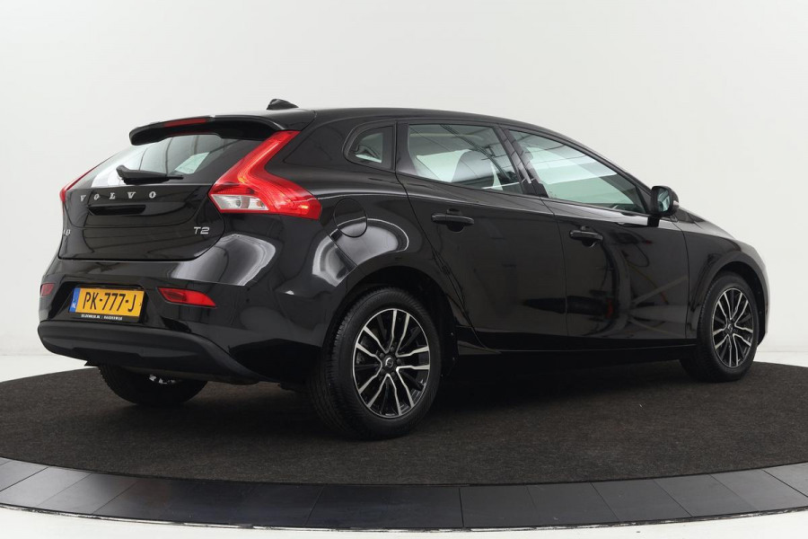 Volvo V40 2.0 T2 Nordic+ | Stoelverwarming | Full LED | Half leder | Navigatie | PDC | Standkachel | Bluetooth | Climate control | Verwarmde voorruit