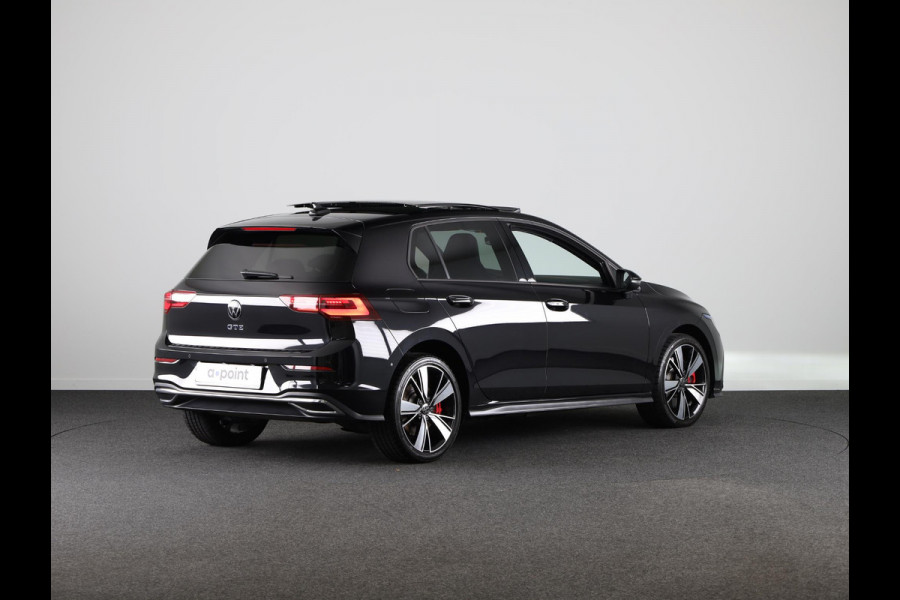 Volkswagen Golf 1.4 eHybrid GTE 245 pk Automaat (DSG) | Navigatie | Panoramadak | Parkeersensoren (Park assist) | Stoelverwarming | Matrix LED koplampen | Head-up display |