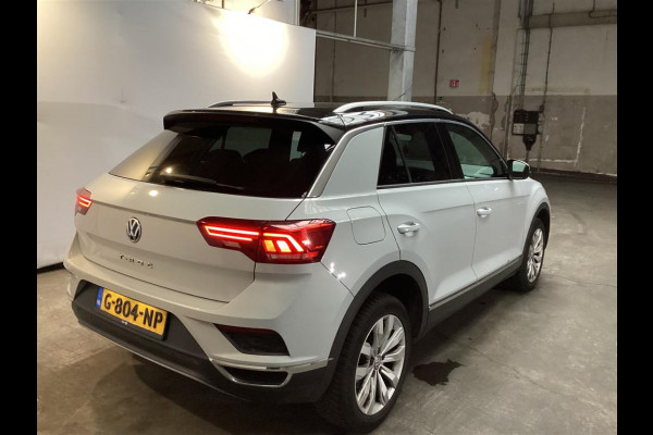 Volkswagen T-Roc 1.5 TSI R-LINE [VIRTUAL COCKPIT, PDC V+A, NAVIGATIE, ADAPTIVE CRUISE, CLIMATE, NIEUWSTAAT]