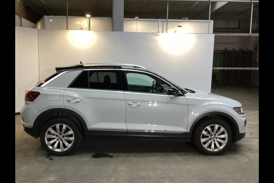 Volkswagen T-Roc 1.5 TSI R-LINE [VIRTUAL COCKPIT, PDC V+A, NAVIGATIE, ADAPTIVE CRUISE, CLIMATE, NIEUWSTAAT]