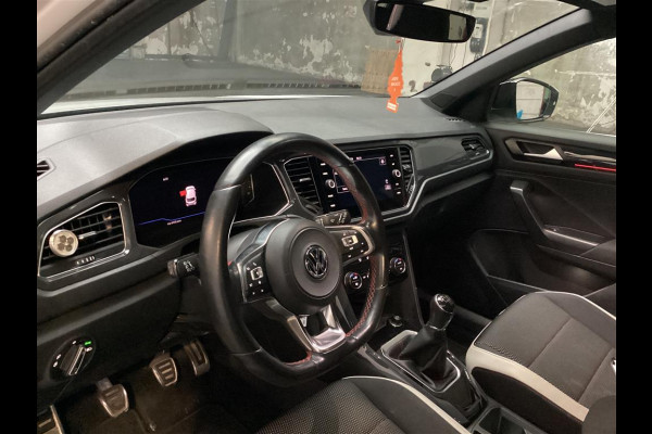 Volkswagen T-Roc 1.5 TSI R-LINE [VIRTUAL COCKPIT, PDC V+A, NAVIGATIE, ADAPTIVE CRUISE, CLIMATE, NIEUWSTAAT]