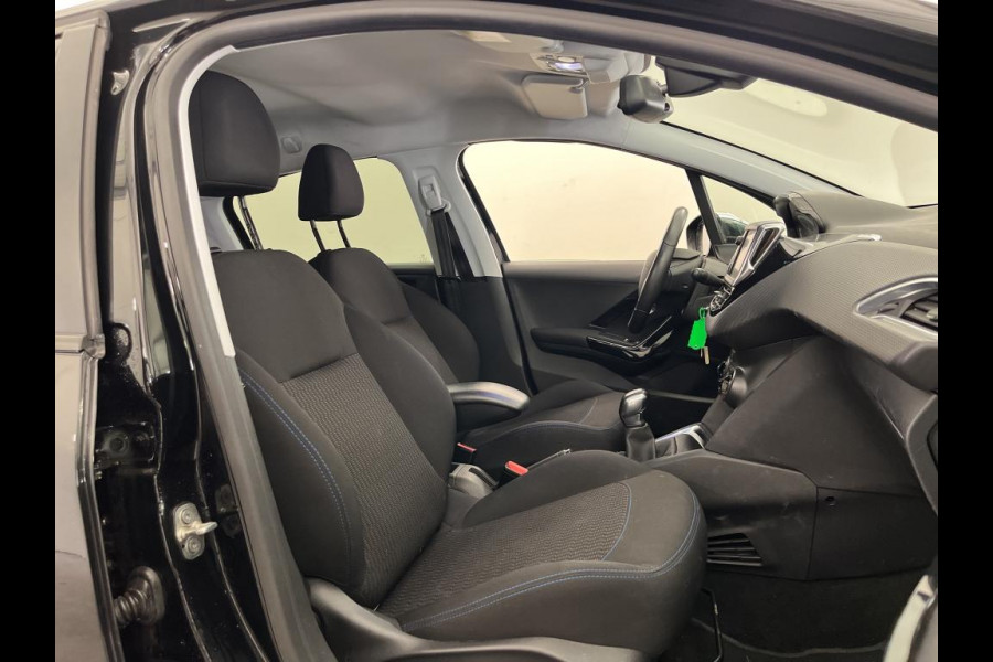 Peugeot 208 1.2 PureTech Signature [PDC ACHTER, NAVIGATIE, CRUISE, AIRCO, NIEUWSTAAT]