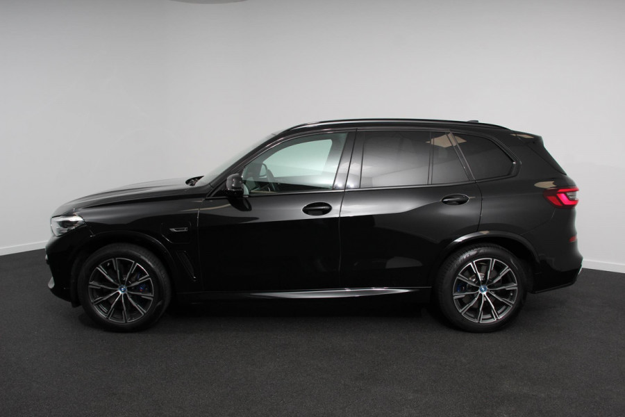 BMW X5 xDrive45e M Sport High Executive 394pk | Lederen Bekleding | Schuif-Panorama dak | Navigatie | Lichtmetalen velgen 20" | Camera