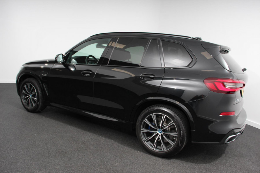 BMW X5 xDrive45e M Sport High Executive 394pk | Lederen Bekleding | Schuif-Panorama dak | Navigatie | Lichtmetalen velgen 20" | Camera