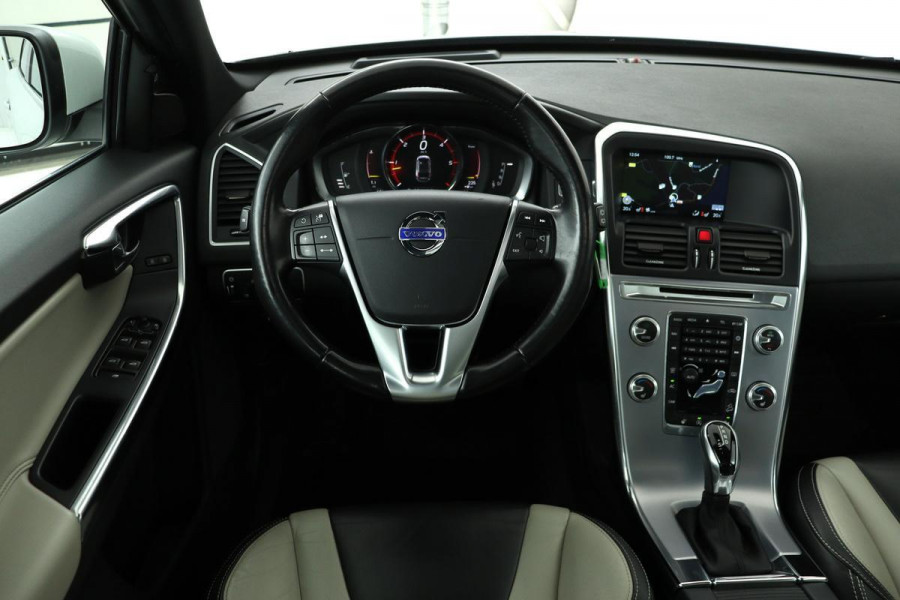 Volvo XC60 2.4 D4 Summum | Panoramadak | Adaptive cruise | Leder | Camera | Trekhaak | Keyless | Xenon | Stoelverwarming | Memory