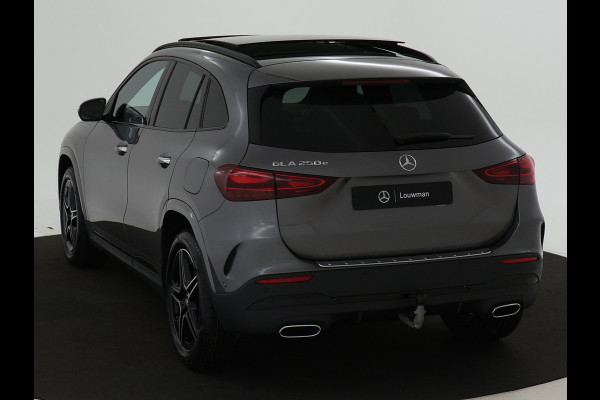 Mercedes-Benz GLA 250 e Star Edition AMG Line | Trekhaak | Nightpakket | Keyless-Go comfortpakket | Parkeerpakket met achteruitrijcamera | USB-pakket plus | EASY PACK achterklep | Verwarmde stoelen vooraan | Dodehoekassistent |