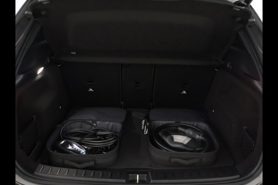 Mercedes-Benz GLA 250 e Star Edition AMG Line | Trekhaak | Nightpakket | Keyless-Go comfortpakket | Parkeerpakket met achteruitrijcamera | USB-pakket plus | EASY PACK achterklep | Verwarmde stoelen vooraan | Dodehoekassistent |