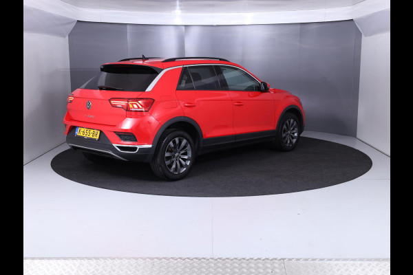 Volkswagen T-Roc 1.0 TSI Style 115 pk | Navigatie | Parkeersensoren | Adaptieve cruise control | Autom. airco | Apple Carplay/Android Auto |