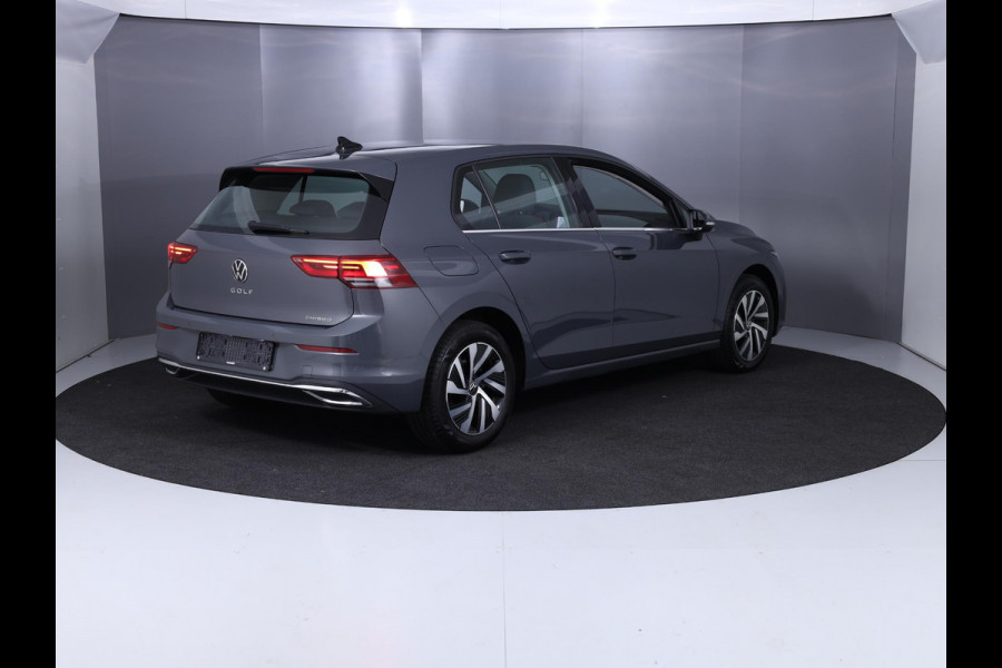 Volkswagen Golf 1.4 eHybrid Style 204 pk Automaat (DSG) | Navigatie | Parkeersensoren | Adaptieve cruise control | Stoelverwarming |