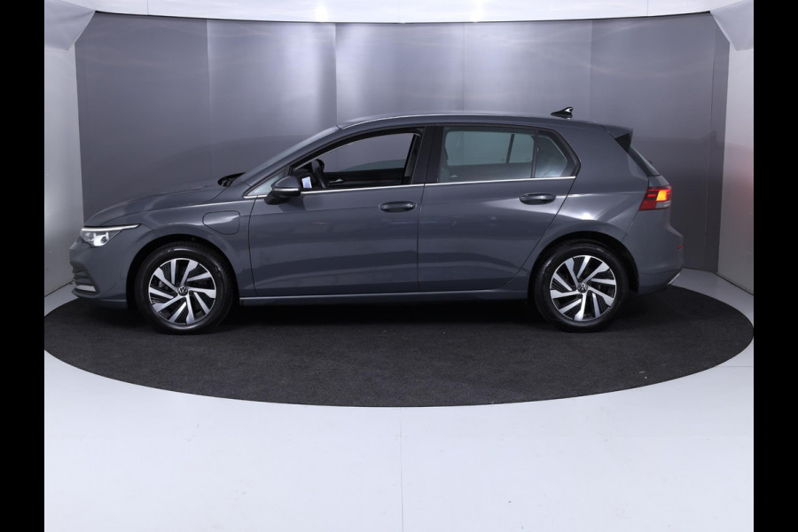 Volkswagen Golf 1.4 eHybrid Style 204 pk Automaat (DSG) | Navigatie | Parkeersensoren | Adaptieve cruise control | Stoelverwarming |