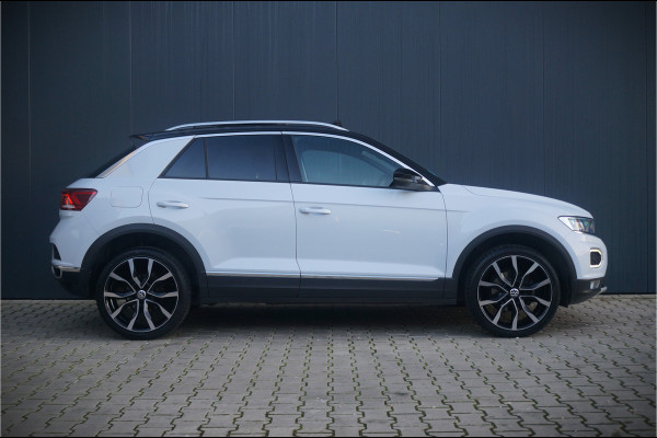 Volkswagen T-Roc 1.5 TSI Sport | Panoramadak | Camera | Automaat | Virtual | PDC | Apple Carplay | Ambiance Verlichting | Navigatie | Leer | Led | NAP | BTW | Adaptive Cruise Control |