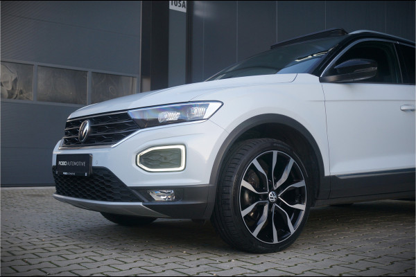 Volkswagen T-Roc 1.5 TSI Sport | Panoramadak | Camera | Automaat | Virtual | PDC | Apple Carplay | Ambiance Verlichting | Navigatie | Leer | Led | NAP | BTW | Adaptive Cruise Control |