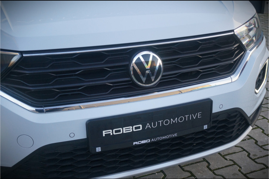 Volkswagen T-Roc 1.5 TSI Sport | Panoramadak | Camera | Automaat | Virtual | PDC | Apple Carplay | Ambiance Verlichting | Navigatie | Leer | Led | NAP | BTW | Adaptive Cruise Control |