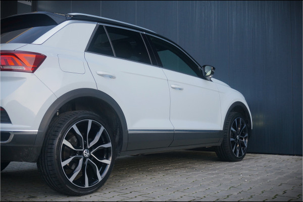 Volkswagen T-Roc 1.5 TSI Sport | Panoramadak | Camera | Automaat | Virtual | PDC | Apple Carplay | Ambiance Verlichting | Navigatie | Leer | Led | NAP | BTW | Adaptive Cruise Control |