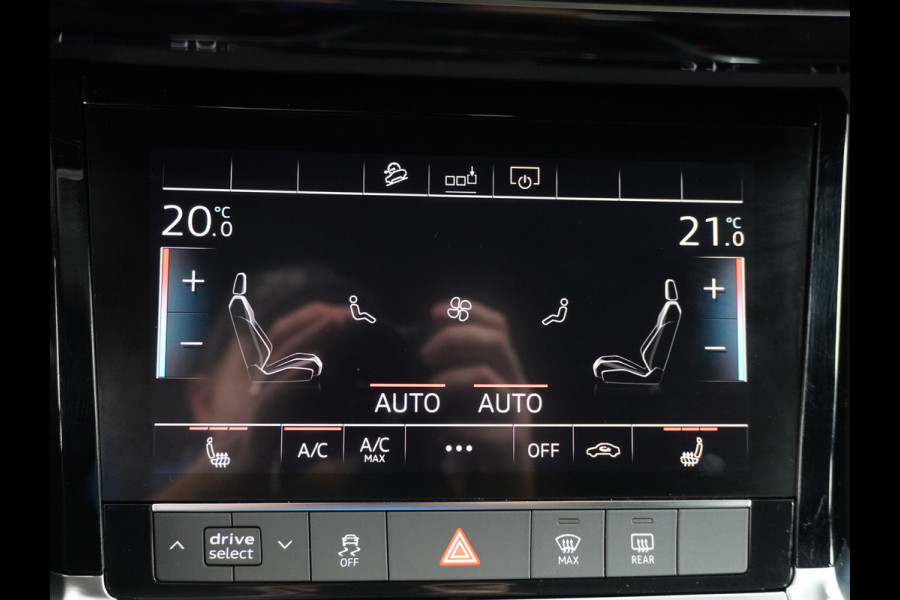 Audi e-tron E-Tron 55 408 PK S-line 95 kWh Quattro Leer Alcantara Apple Carplay Android Audi-Connect Camera Virtual-Cockpit Sportstoelen Par Connected-Services Apple-Carplay Android Interieur-Voorverwarming/koeling Electr.-A-Klep Priv.Glass Niveau-regeling(Automatisch) ESP Hill-Hold Rijstrooksensor AEB Botswaarsch.Systeem Virtual Cockpit sport stoelen Zwarte Hemel  WiFi 150kw snellaadvermogen