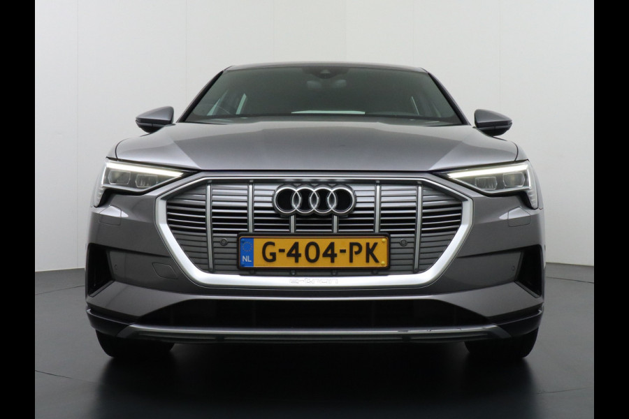 Audi e-tron E-Tron 55 408 PK S-line 95 kWh Quattro Leer Alcantara Apple Carplay Android Audi-Connect Camera Virtual-Cockpit Sportstoelen Par Connected-Services Apple-Carplay Android Interieur-Voorverwarming/koeling Electr.-A-Klep Priv.Glass Niveau-regeling(Automatisch) ESP Hill-Hold Rijstrooksensor AEB Botswaarsch.Systeem Virtual Cockpit sport stoelen Zwarte Hemel  WiFi 150kw snellaadvermogen