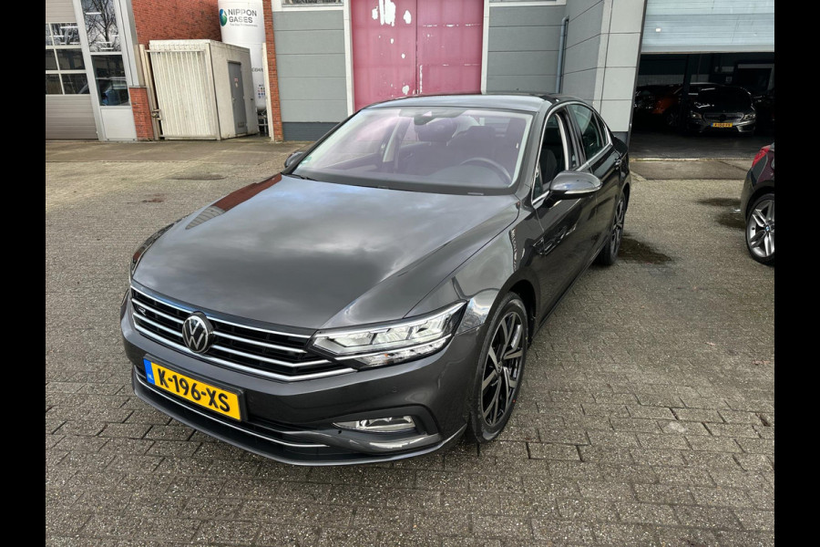 Volkswagen Passat 1.5 TSI R-LINE 2021 DSG FACE-LIFT VIRTUAL-COCKPIT CAMERA NAP