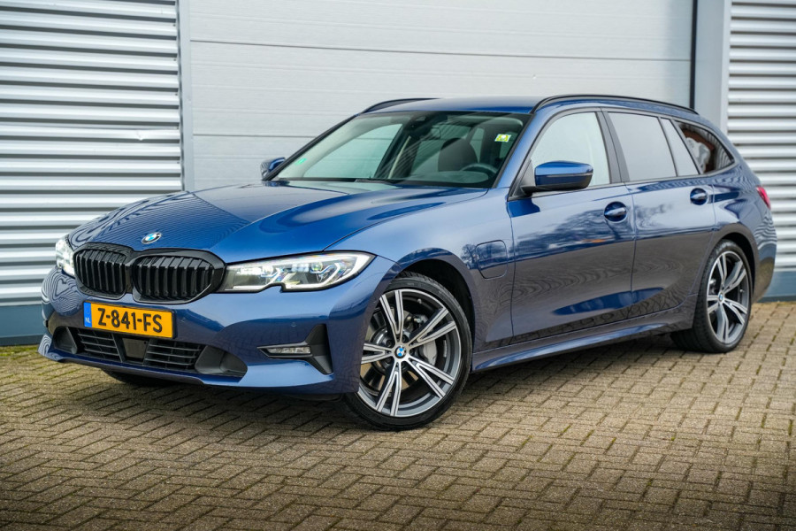 BMW 3 Serie Touring 330e High Executive Adapt. Cruise Harman Kardon Trekhaak Keyless