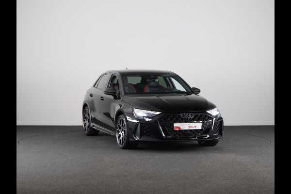 Audi RS3 Sportback 2.5 TFSI RS 3 quattro Panoramadak, RS-sportuitlaatsysteem, comfortpakket Pro, topsnelheid 280 km/h