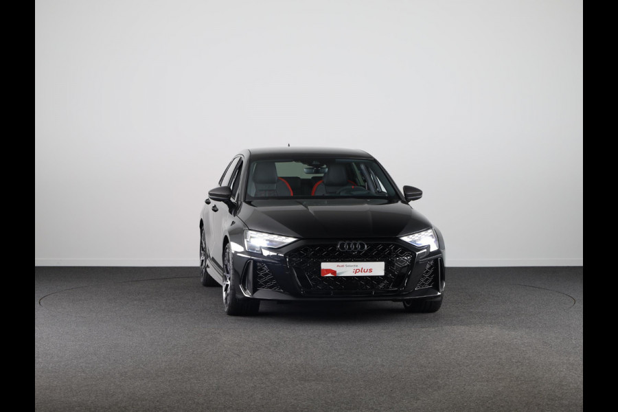 Audi RS3 Sportback 2.5 TFSI RS 3 quattro Panoramadak, RS-sportuitlaatsysteem, comfortpakket Pro, topsnelheid 280 km/h