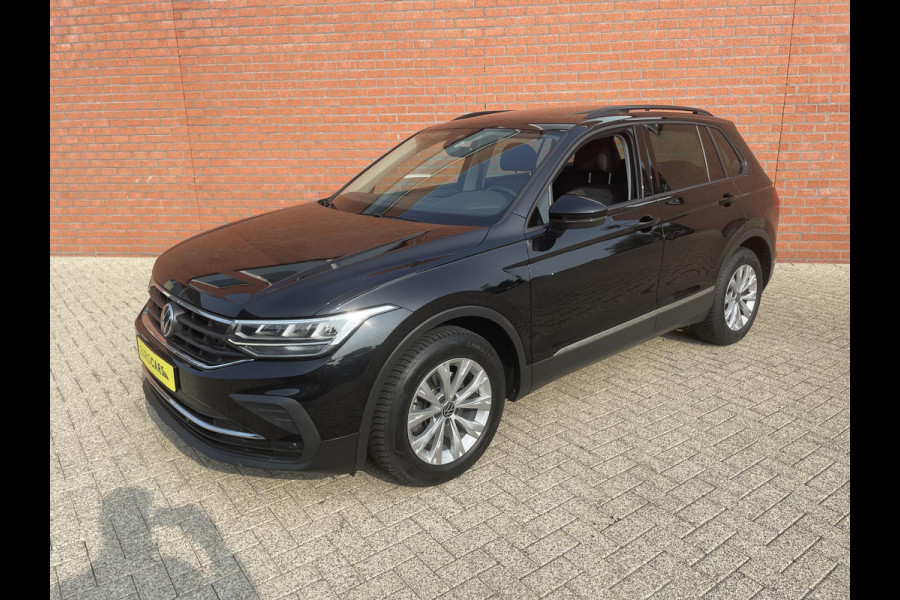 Volkswagen Tiguan 1.5 TSI 150pk DSG Life | Panoramadak | Navigatie | d.m.v. Apple Carplay / Android Auto | Parkeersensoren | Adaptive Cruise Control | Stoel- en stuurverwarming | Ledverlichting | Getinte ramen | Climate Control