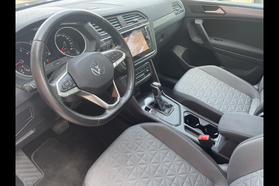 Volkswagen Tiguan 1.5 TSI 150pk DSG Life | Panoramadak | Navigatie | d.m.v. Apple Carplay / Android Auto | Parkeersensoren | Adaptive Cruise Control | Stoel- en stuurverwarming | Ledverlichting | Getinte ramen | Climate Control