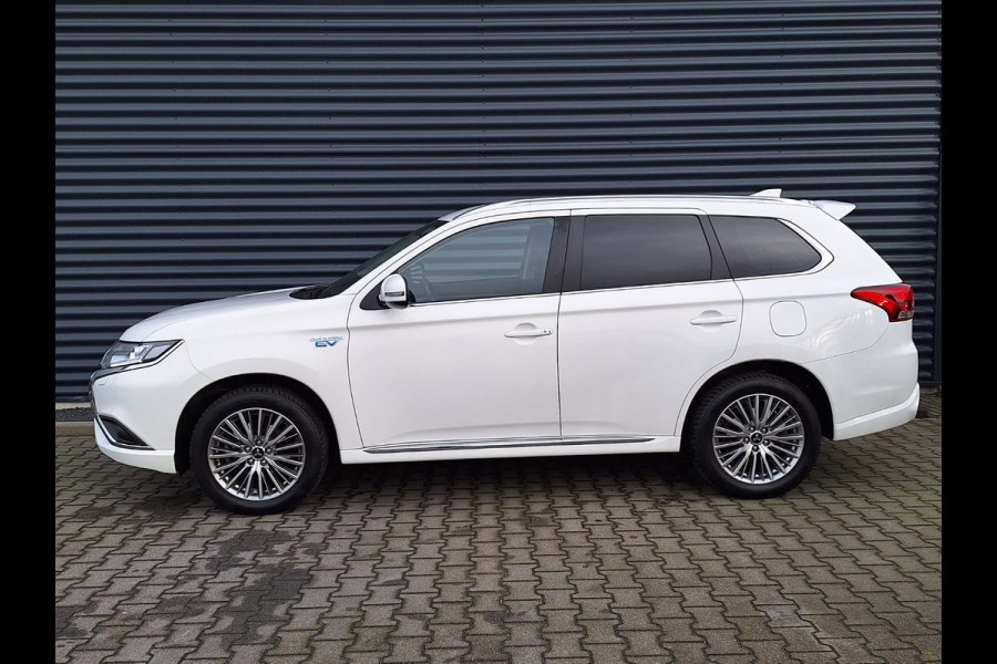 Mitsubishi Outlander 2.4 PHEV Intense Plug in Hybrid 225pk PHEV | Trekhaak Afneembaar | Carplay | Camera | Cruise Control | Climate Control | Stoelverwarming | DAB |