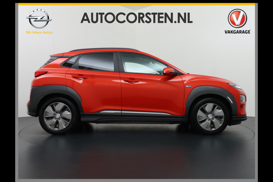 Hyundai Kona EV 64 kWh 204pk Leer Navi Camera Schuifdak Standkachel Elektr.Stoelen+Verwarmd+Ventilatie-koeling ! Adaptive Cruise/Stop&Go Zelf Heerlijke, sterke FEV , Enorm Efficient en Grootste accu  444km wltp range 48.000 nieuw!