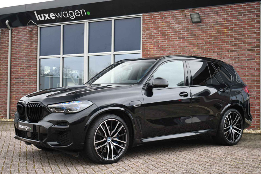 BMW X5 xDrive45e M-Sport M-zetels Pano Trekh Soft-close 360 HUD 22inch Laser