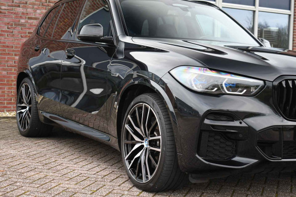 BMW X5 xDrive45e M-Sport M-zetels Pano Trekh Soft-close 360 HUD 22inch Laser