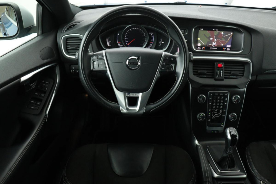 Volvo V40 2.0 T4 Business Sport | Stoelverwarming | Full LED | Leder/Alcantara | Sportstoelen | Navigatie | Climate control | R-design